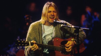 Kurt Cobain'in MTV Unplugged konserinde çaldığı gitar 6 milyon dolara satıldı
