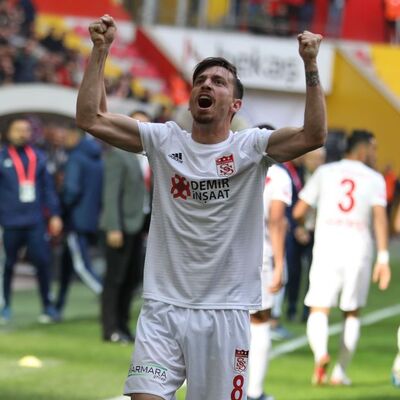 Mert Hakan Yandaş, Fenerbahçe'yle anlaştı