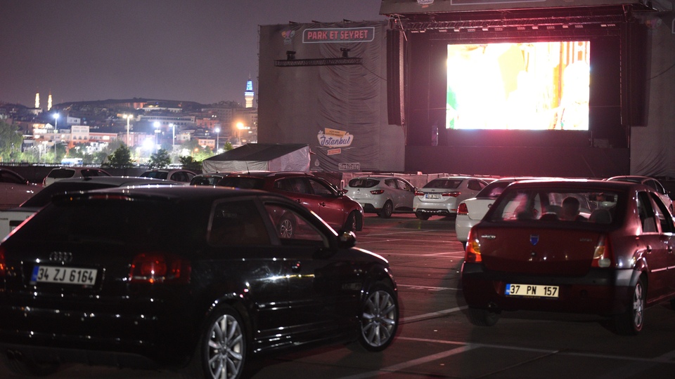 Açık hava sineması başladı