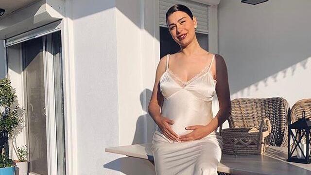 'Karnım açık poz vermem'