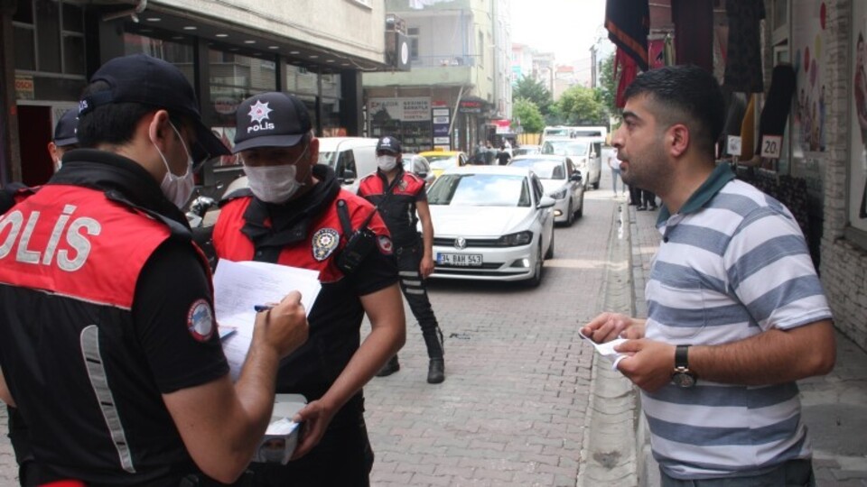 Maske takmayınca ceza yedi, şoke oldu!