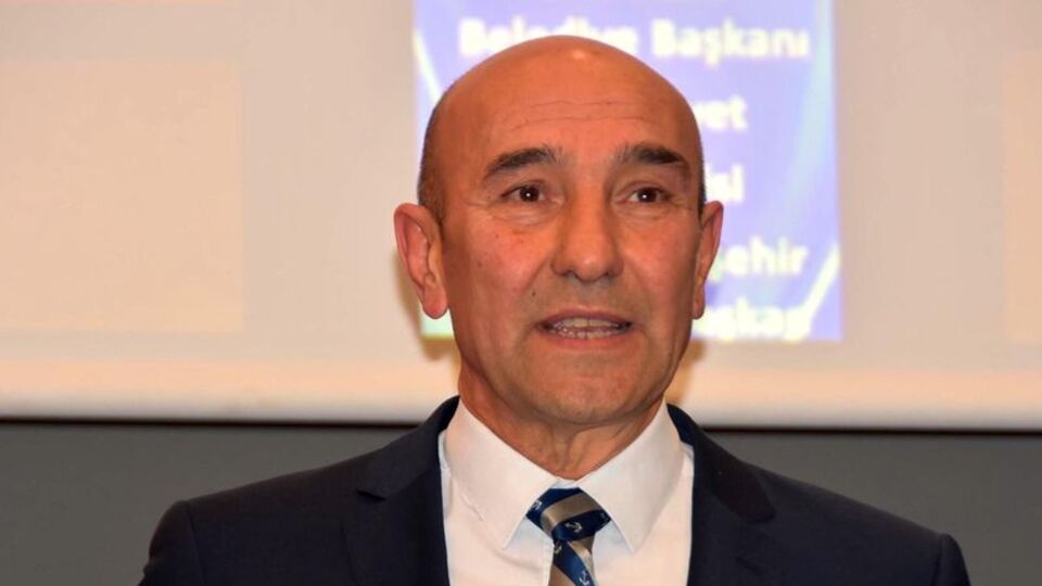 "Paramız Lira bayrağımız ay-yıldızdır"