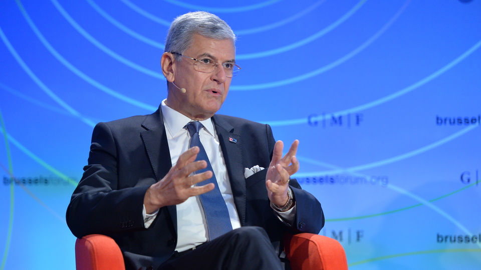 Volkan Bozkır görevine başladı