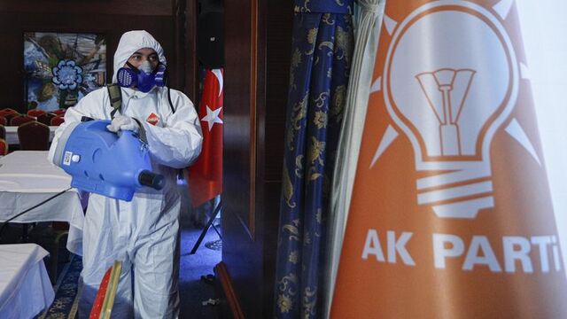 AK Parti grubunda korona çıktı!
