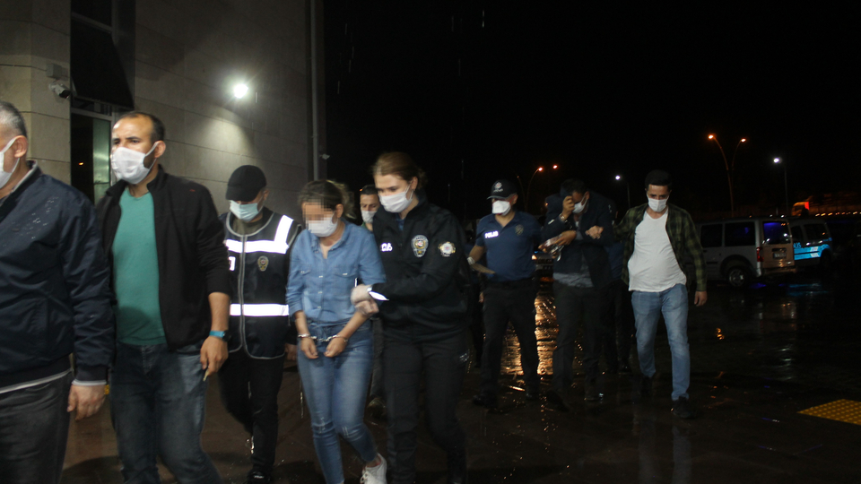 Şehit ailesini dolandıran çeteye operasyon!