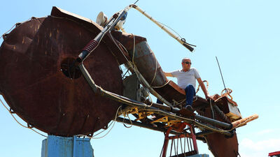 Atık metallerden yaptı... İlgi gördü
