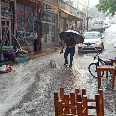 Kara bulutlarla geldi! Beklenen yağış başladı!