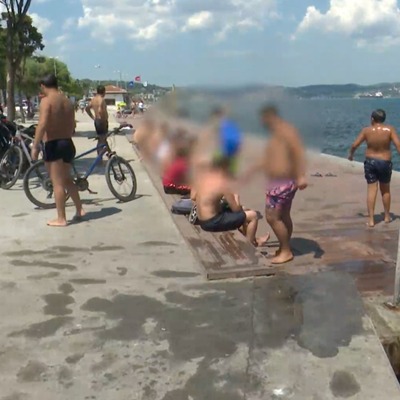 Emirgan sahili plaj mı, meyhane mi!