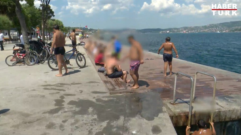 Emirgan sahili plaj mı, meyhane mi!