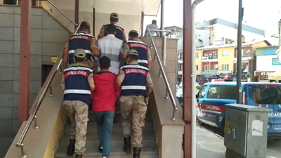 Sahte savcılar jandarmaya takıldı!