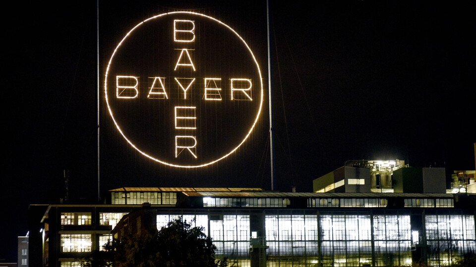 Bayer'den kansere yol açtığı iddia edilen tarım ilacı için astronomik tazminat!