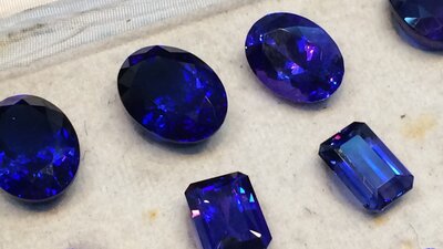 Tanzanit Taşı özelliği ve faydaları