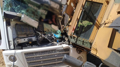 Hakkari'de askeri araçla TIR çarpıştı