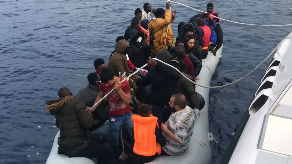 Yunanistan'ın ölüme terk ettiği 62 göçmen kurtarıldı