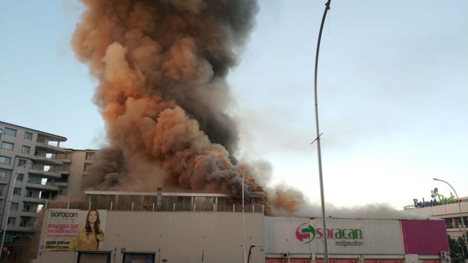 Batman'da AVM'de büyük yangın!