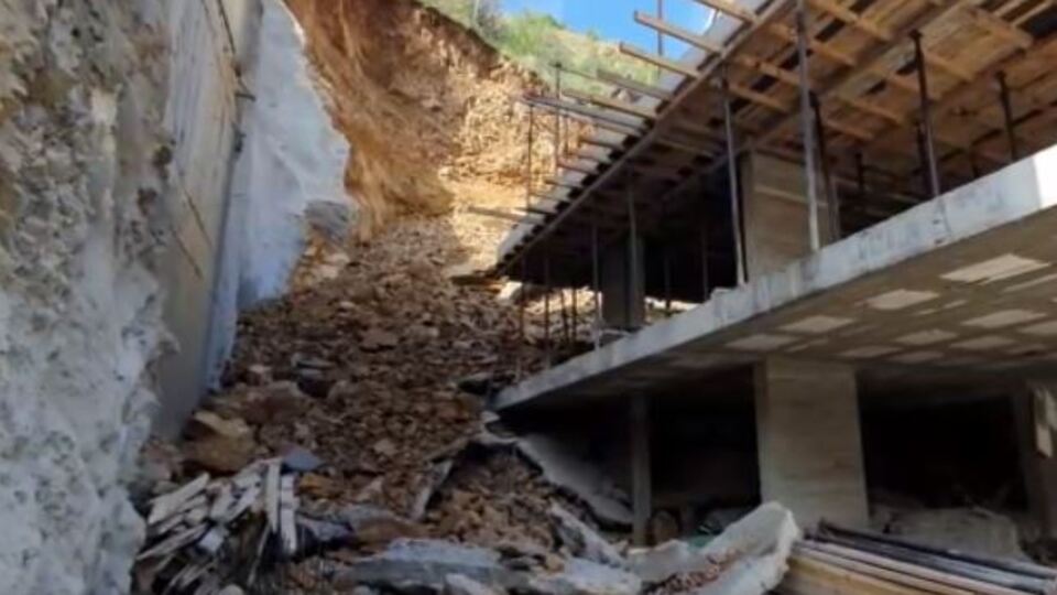 Gümüşhane'de heyelan riski! İki bina boşaltıldı!