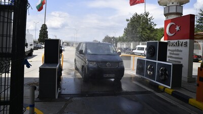 Sınır kapılarına fanlı dezenfektan üniteleri kuruldu