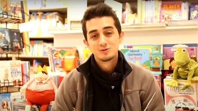 Ruhi Çenet Kurbağa Prens masalını okuyor