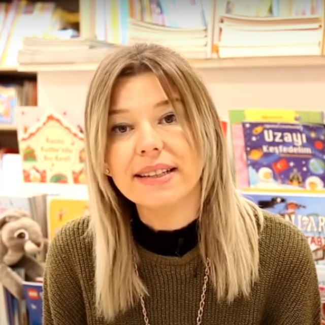 Merve Öztürk Kibritçi Dede masalını anlatıyor