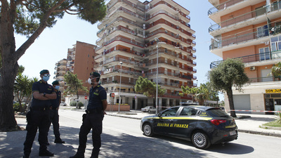 İtalya'da koronavirüs apartmanı: Yüzlerce kişi karantinada!