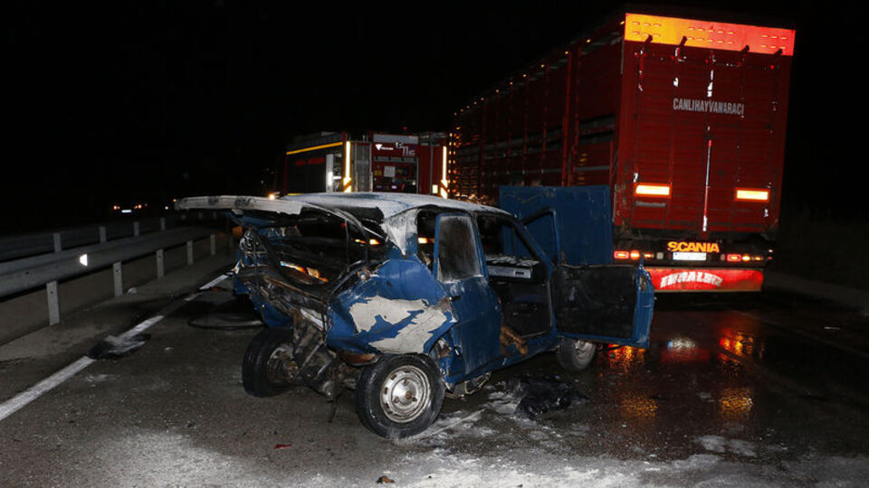 Feci kazada otomobil alev aldı! 1 ölü, 1 yaralı