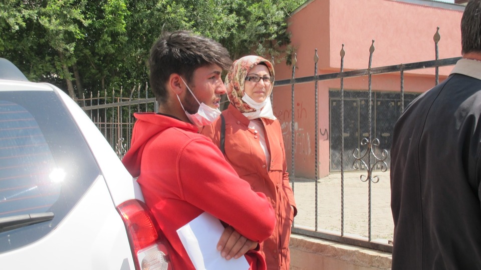 Nüfus cüzdanındaki fotoğraf sorunlu olan Bedirhan, geç kalınca sınava alınmadı