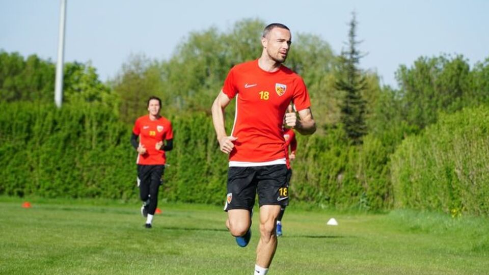 Zoran kadrodan çıkarıldı