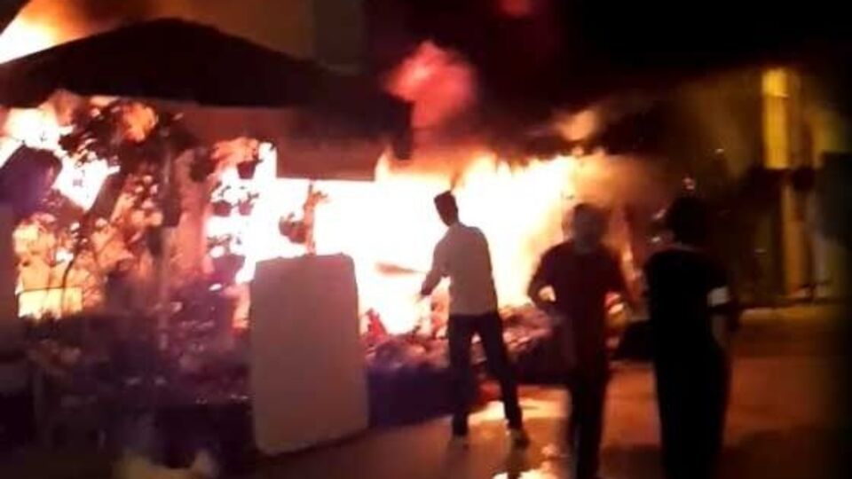 Bursa'da çiçekçide yangın çıktı!