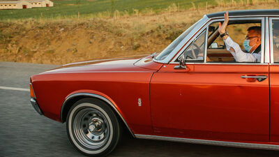 Fuat Oktay şoför koltuğuna oturdu