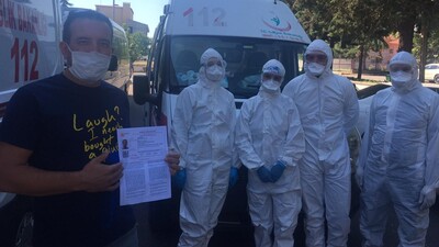 Üçüncü üniversite için sınava ambulansla gitti