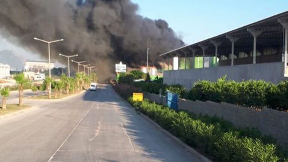 Adana'da fabrika yangını!