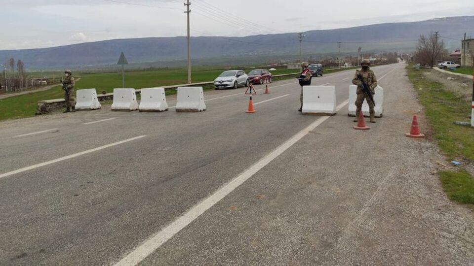 Bitlis'te 4 apartman karantinaya alındı