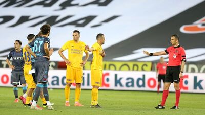 Fırtına tepetaklak!