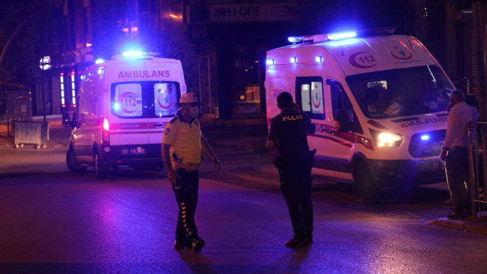 Hasta taşıyan ambulans kaza yaptı