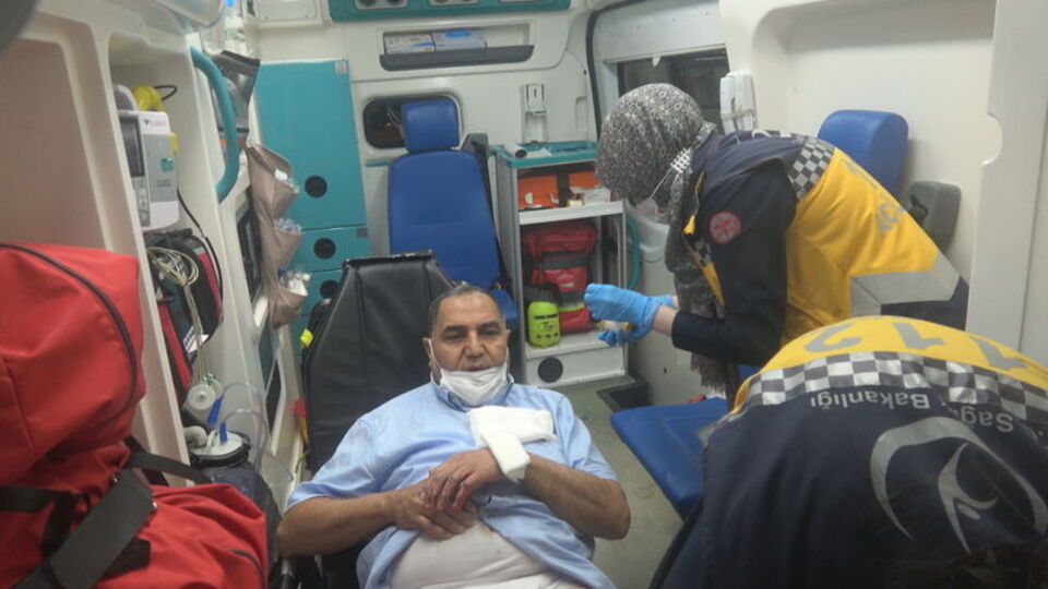 Silahlı saldırının ortasında kaldı