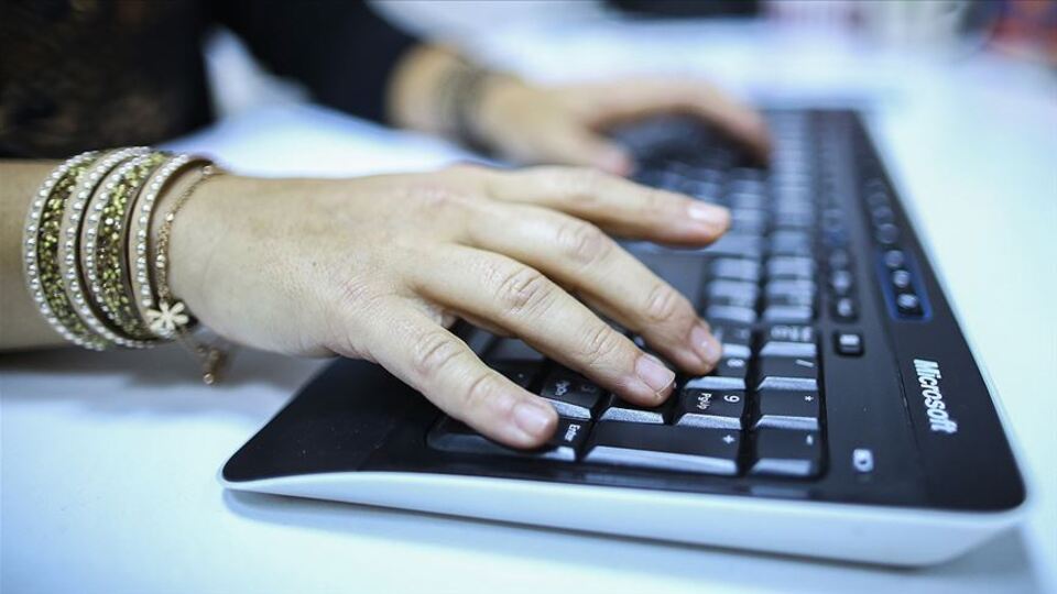 Koronaya karşı saat, takı ve uzun tırnak uyarısı!