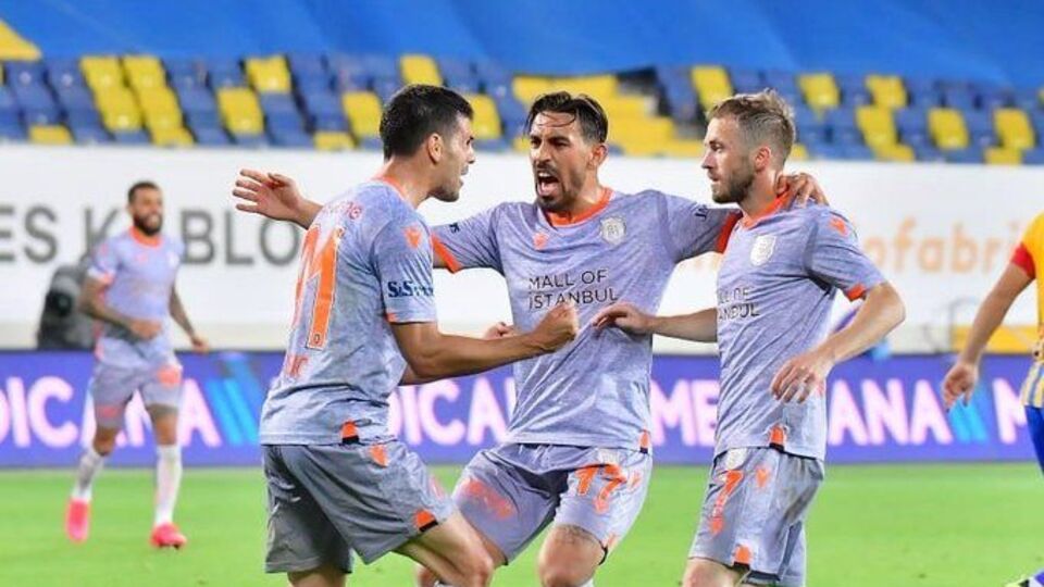 Başakşehir hedefe yürüyor