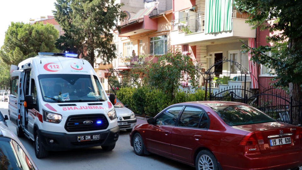 Üç çocuk annesi ölü bulundu