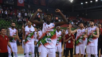 Pınar Karşıyaka'da Adem Bona kalıyor