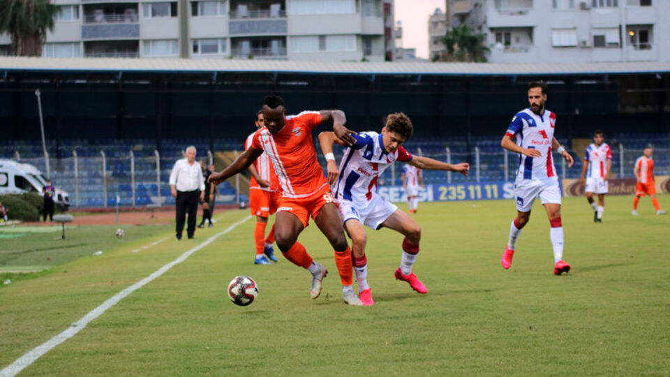 Adana'da sessiz maç