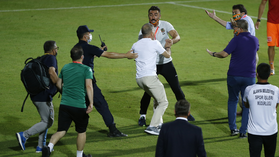 PFDK'dan Ağaoğlu ve Çavuşoğlu'na ceza