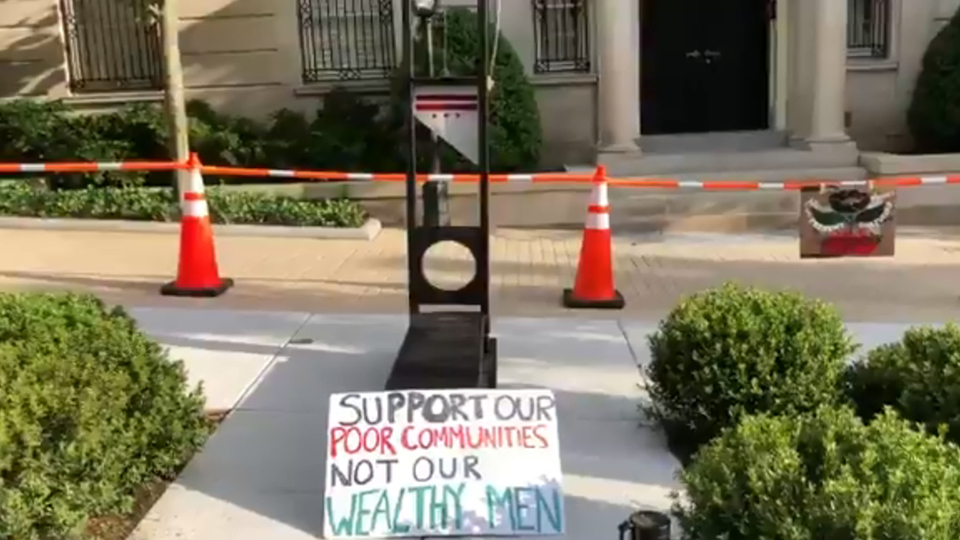 Jeff Bezos'a giyotin şoku!