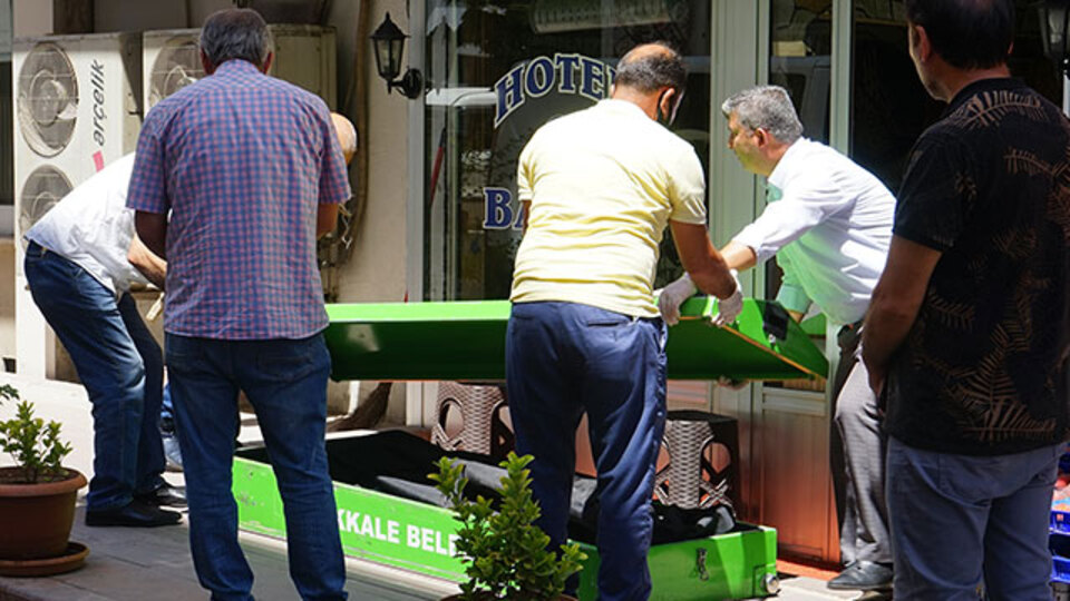 Otel odasında ölü bulundu