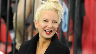 Ünlü şarkıcı babaanne oldu