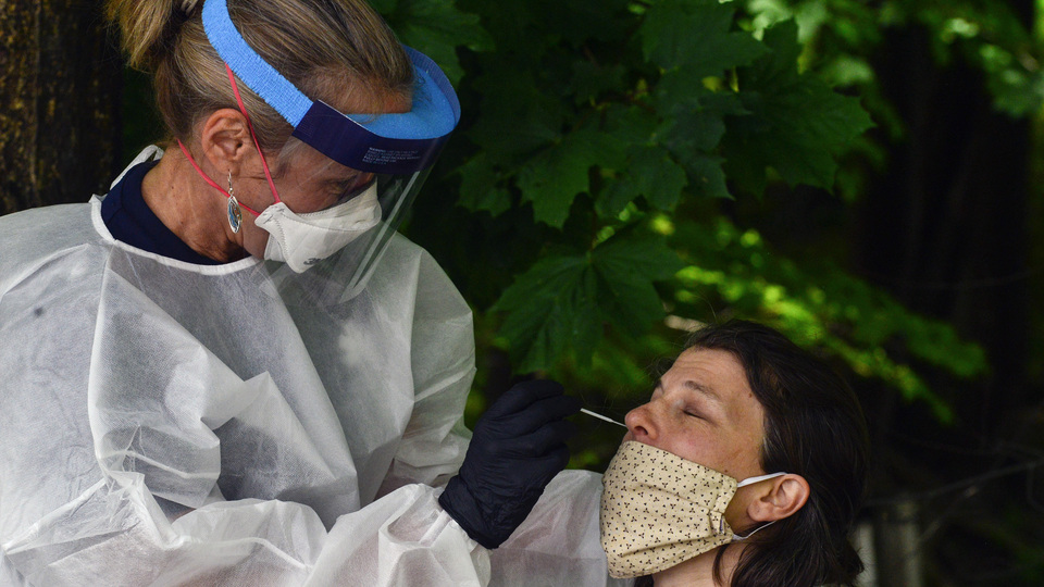 "İki haftalık sıkı önlem Covid-19´u bitirir"