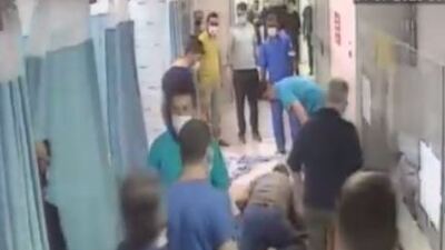 Gürültü uyarısında bulunan doktora saldırdı!