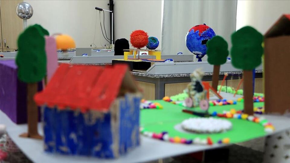 Görme engelli öğrenciler, fen derslerini dokunarak öğrenecek