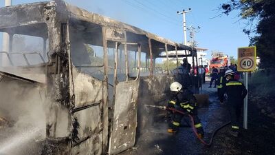 Park halindeki otobüs kül oldu