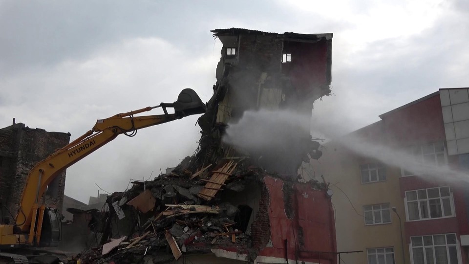 Erzurum'da 10 bina için yıkım kararı