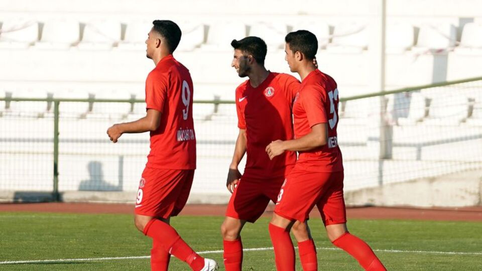 Ümraniyespor 3 attı 3 aldı